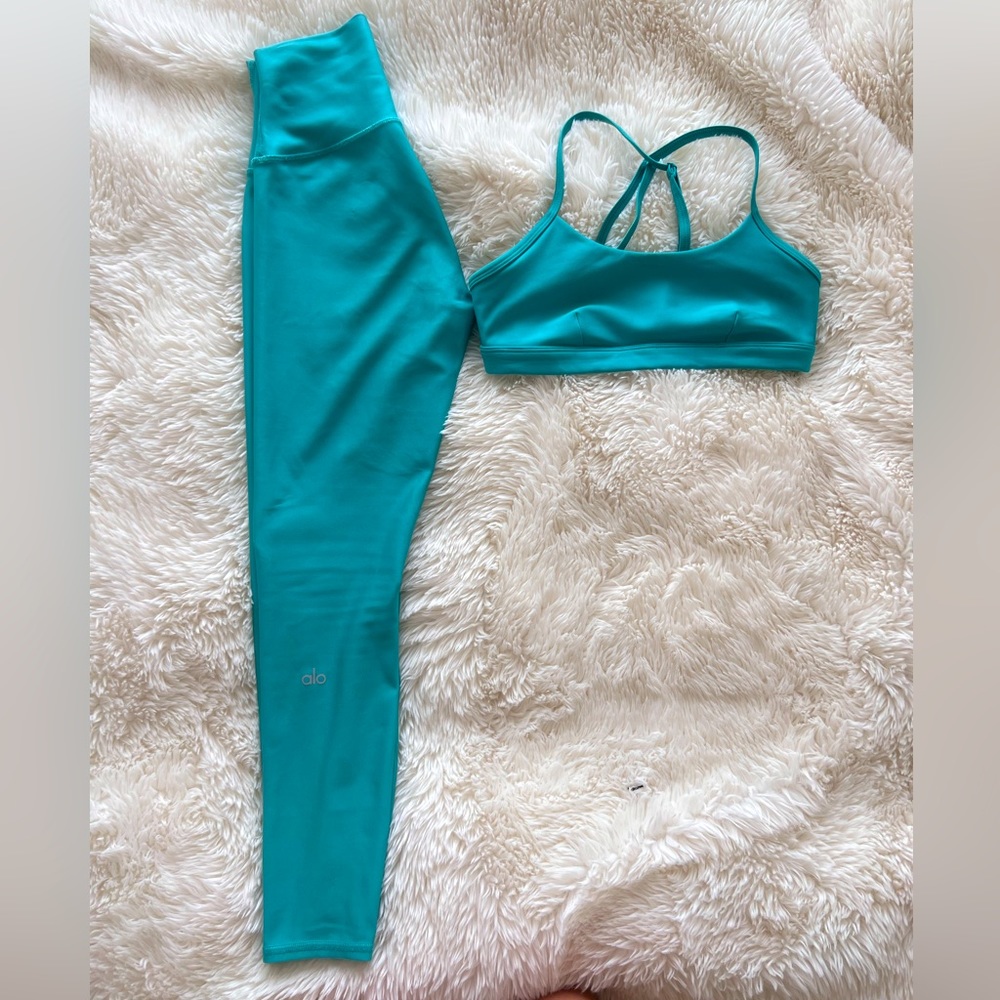Alo airbrush Set Intrigue bra & high waist legging -  Core color